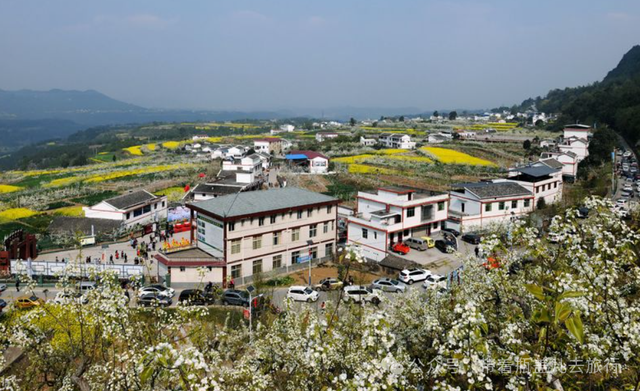 重庆最大乡镇易主，新霸主面积超过主城两区之和，4A景区美如仙境