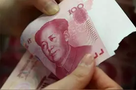 在实体店买衣服，老板一招，让我不再讨价还价，心甘情愿掏钱！图片