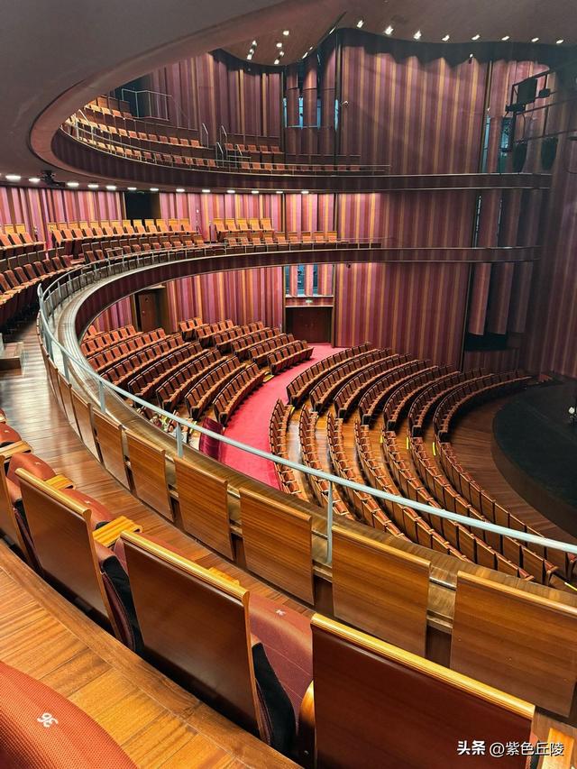 探访美轮美奂的国家大剧院