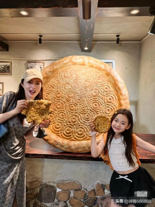 佟丽娅带董璇和小酒窝在新疆吃喝玩乐，两位姐姐都美得很高级！
