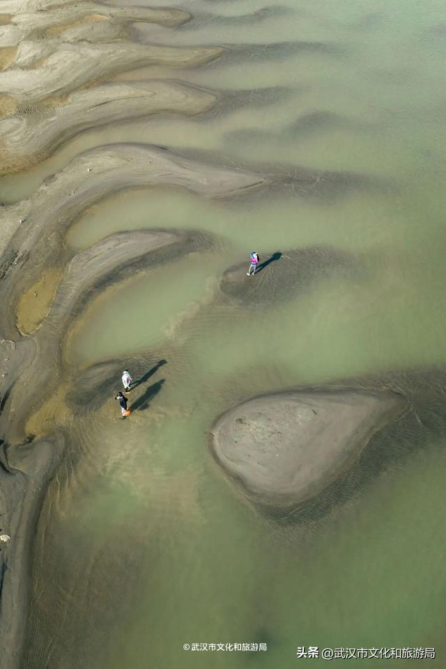 长江水位下降，武汉的秘密藏不住了！