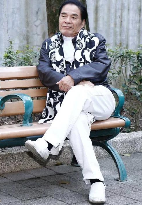 他和6个老婆共处一室，每人每月7万零花钱，71岁又娶小20岁妻子