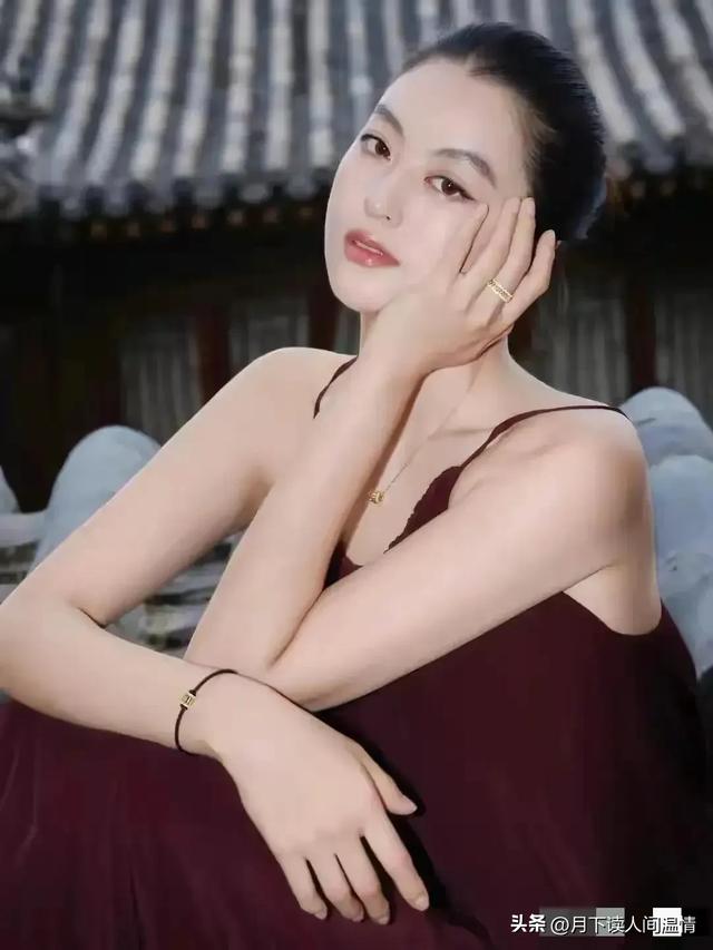 河南洛阳一校花,165cm身高清丽出尘,貌美如花,倾国倾城