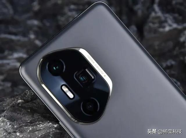 荣耀销量走高，老旗舰清仓、新机降价，背后逻辑深度解析