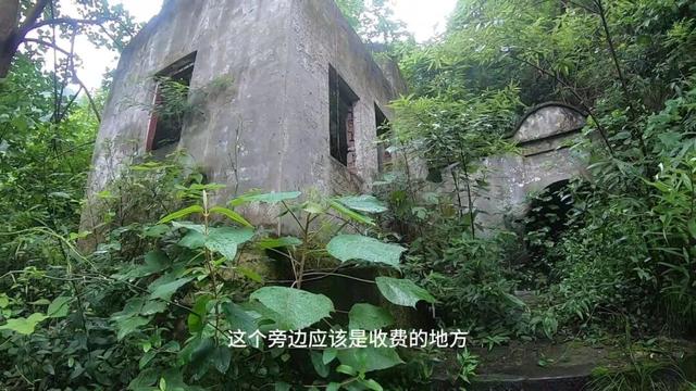 重庆南温泉发现废弃溶洞景区，内部层层石梯让人联想到盗墓笔记
