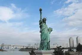 日本东京自由女神像，和美国的那座一模一样，日本人很崇拜美国？图片