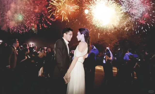 霍震霆没想到，44岁儿媳郭晶晶再次官宣喜讯，让整个阔太圈沉默了