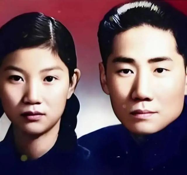 这是刘思齐和毛岸英的真实合影，并非演员扮演，货真价实的照片