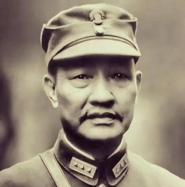 17岁嫁54岁将军，婚后32年怀孕16次，死后葬在八宝山，她是谁？