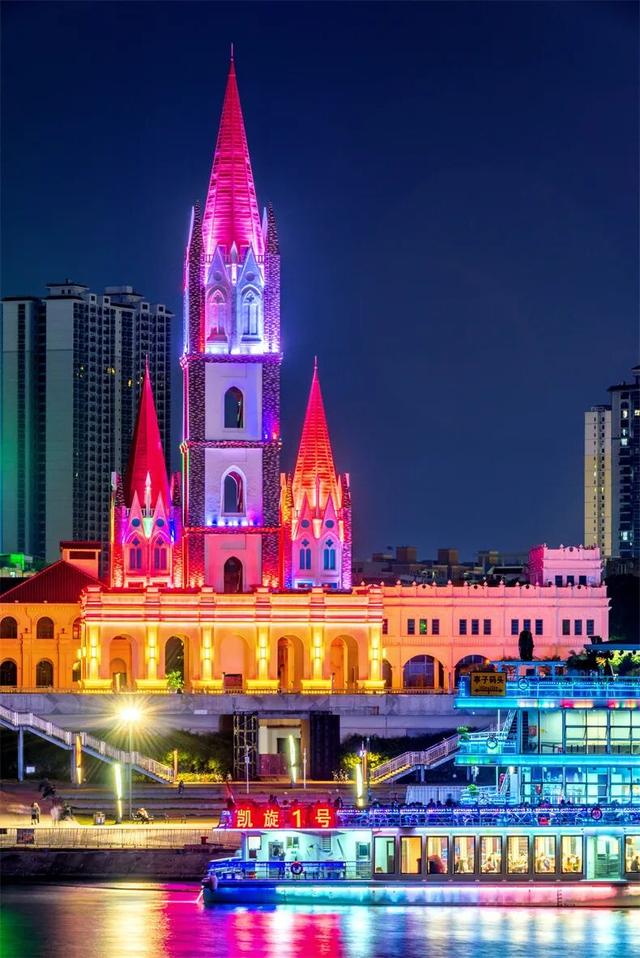 一半是安逸养老，一半是熬夜天堂！这座城冬天有鲜花，凌晨有人潮