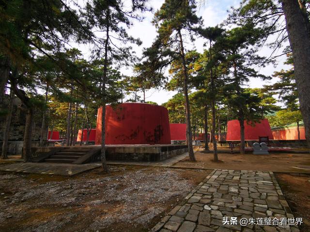 和四位战友参观唐山清东陵