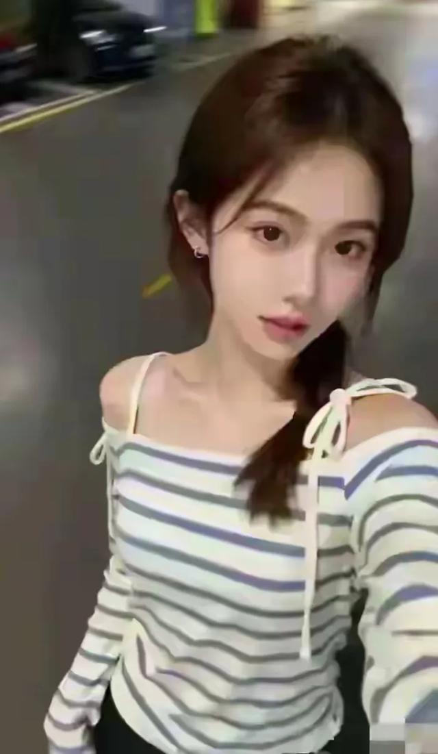 云南大学校花,美到极致360°无死角 乖巧呆萌 五官精致 可爱乖乖女