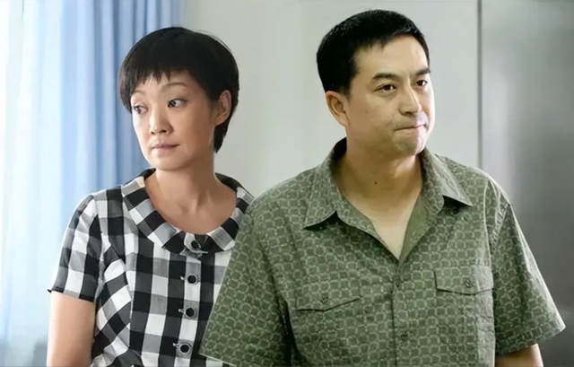 与王海燕离婚传闻真相大白1年	，55岁张嘉益近况曝出，一点不意外