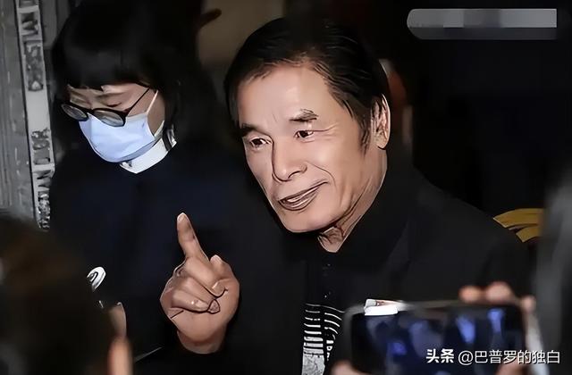 他和6个老婆共处一室，每人每月7万零花钱，71岁又娶小20岁妻子