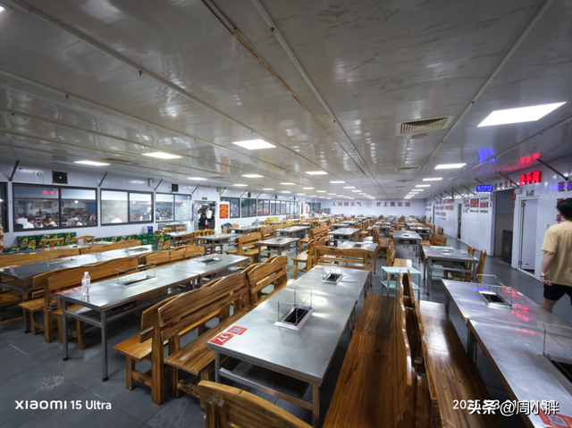 开封淄博双城记：现象级文旅名片的保鲜期，烧烤分化与武侠独秀