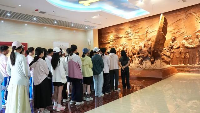 血脉相融 情满天山：豫哈少年红色火种与甜蜜印记的润疆之旅