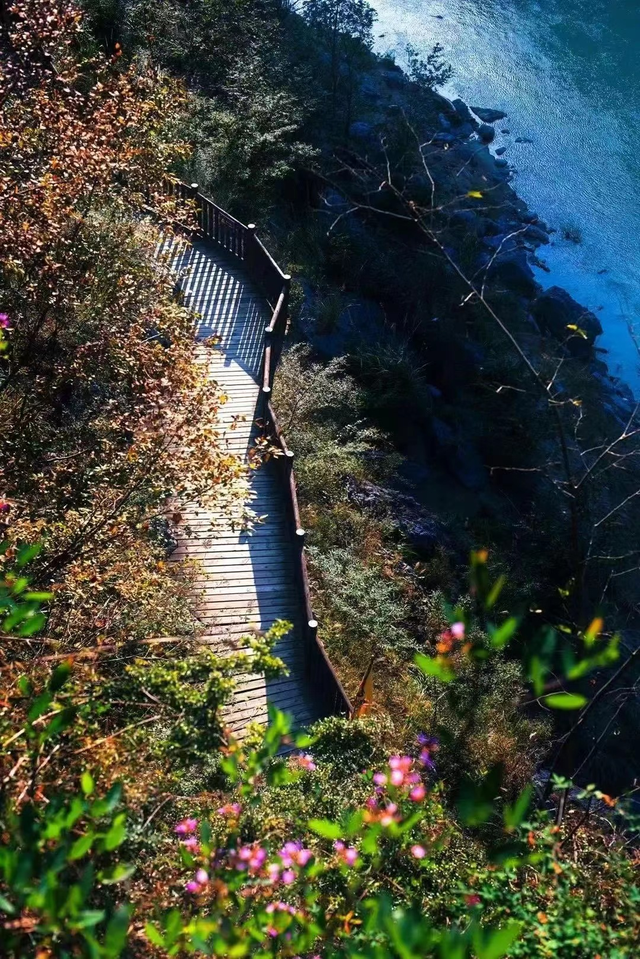 蜀道三国游进度条已加载：■■■■■□98%