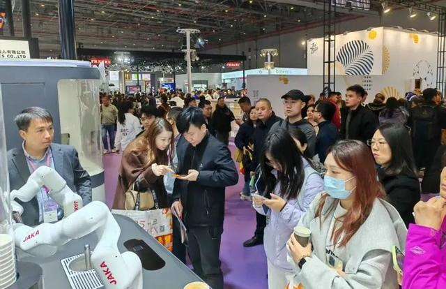 人工降40%，厨房压缩30%，炒菜机器人是餐厅效能革命必选？