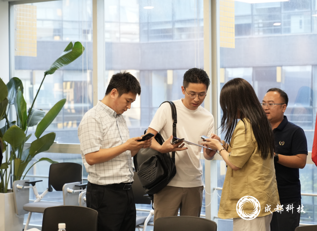 机器人可以“上岗”加油站吗？成都人工智能企业：安排！｜科创天府·智汇蓉城
