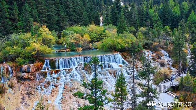 四川北部的十八线小城，不仅有机场和高铁站，还有一大堆绝美景点