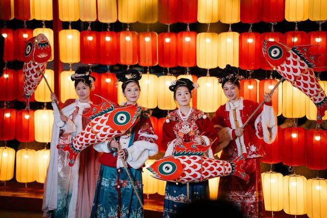 龙湖长沙芙蓉天街「长沙年货大集」热闹开市，沉浸式年俗体验 + 地道年货集合，打造文旅融合新春消费新场景！