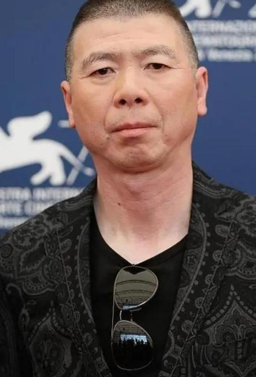 演都不演了！离婚谣言澄清后，冯小刚亲手撕下徐帆的“体面”