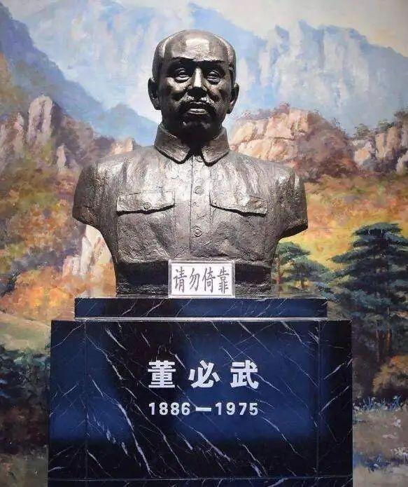 红安：革命的红色摇篮（中英文对照版）