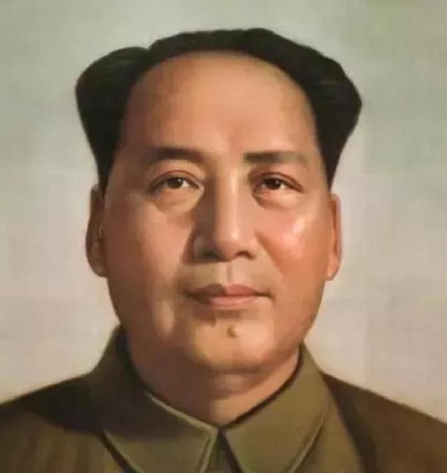 毛主席新画像挂上天安门后，北京市民提出意见：为何只有一只耳朵