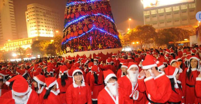 今年圣诞节没人抵制了，为啥还更冷清了？网友：3个原因，很现实