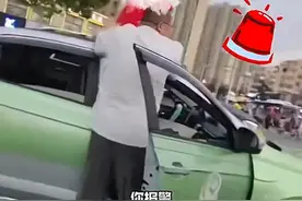 越闹越大! 当街裸舞女子凭一己之力，再将青岛送上热搜! 大爷看呆了图片