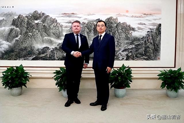 乌方访华回国后	，泽连斯基通告全球，恐要制裁中方，理由简直荒唐