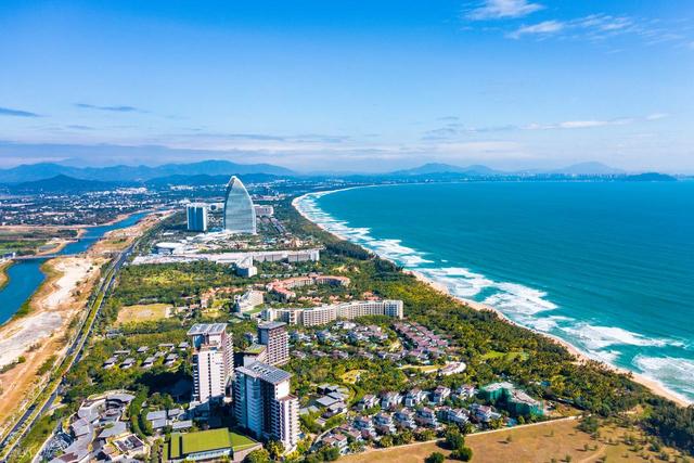 东北人大量涌进海南消夏，三亚难道也成了避暑胜地，靠谱吗