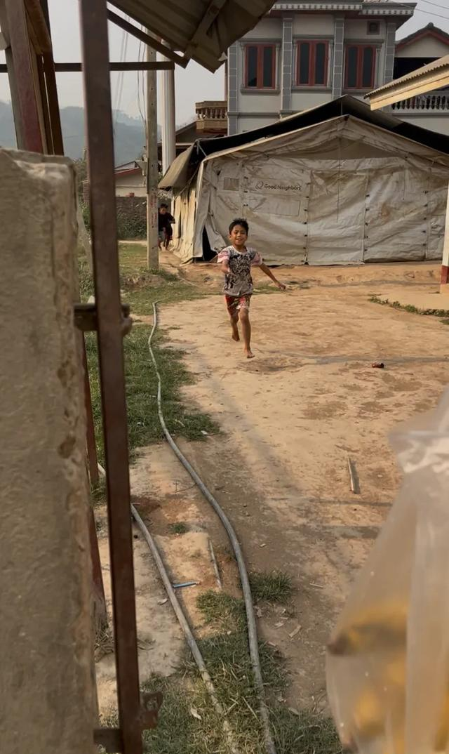 老挝的厕所天下无敌，老挝的菜市场好哇塞，老挝的学校触目惊心