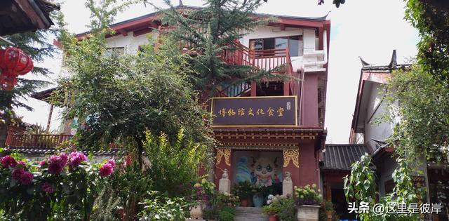 乘公交游丽江的束河古镇