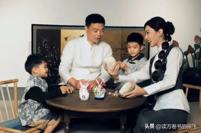 狐狸尾巴藏不住？李思思离开央视原因曝光，原来“野心”不止于此