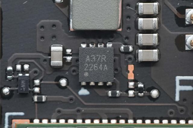 售价3999的大玩具说拆就拆！联想拯救者Legion Go S游戏掌机拆解