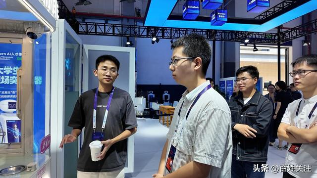 2025数博会｜ AI+机器人+安防系统展现数字经济新成果