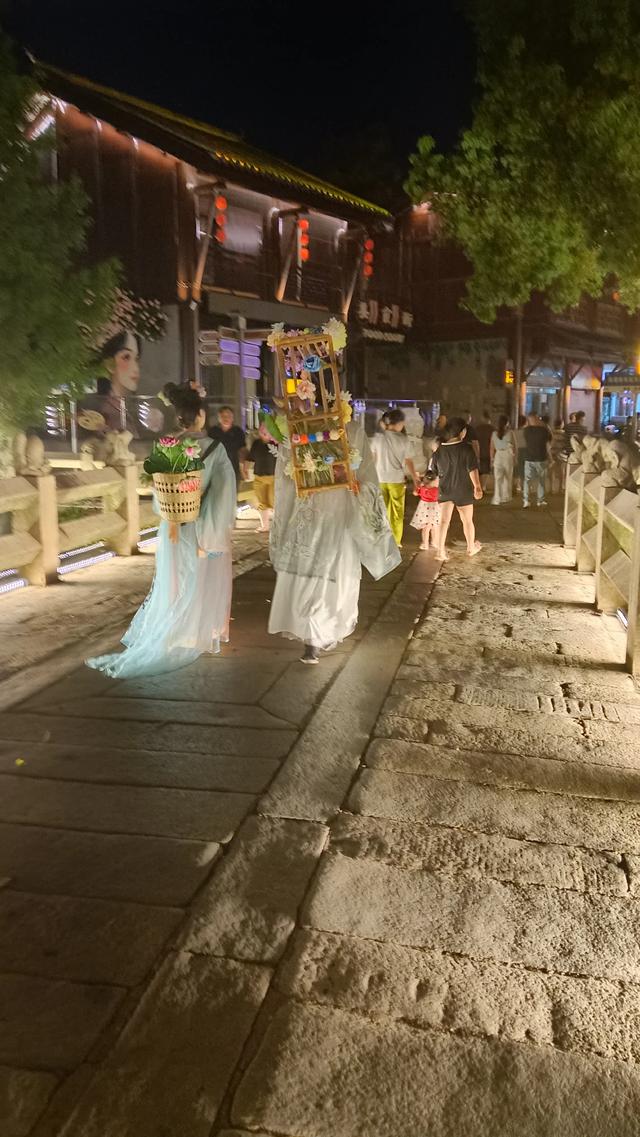 进景区收费好吗？这个景区以事实告诉你，要慎之