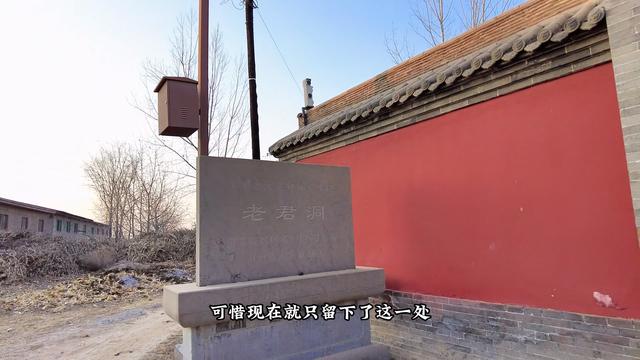 一座唐代无木无瓦纯石砌的建筑，内有临摹吴道子的壁画