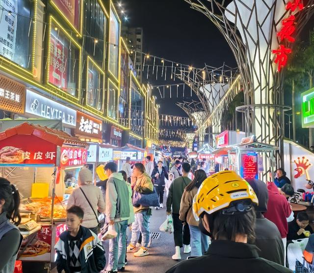 加拿大小伙在中国生活一个月，回去坦言：再也不习惯国外的夜晚了