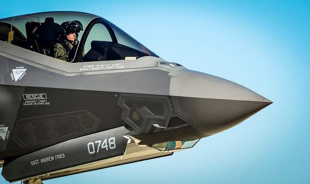 中国不动一兵一卒，用稀土让特朗普破防！一架F-35消耗暴露其死穴