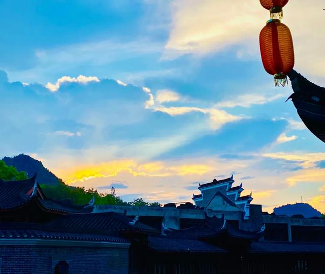 边城印象：一口吃三省 三地闻鸡鸣！
