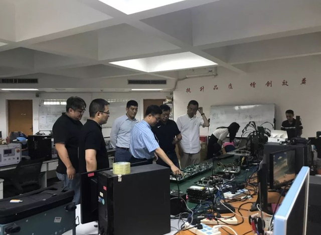 美国芯片彻底凉了？中国亮出底牌，龙芯说到做到100%国产自研！