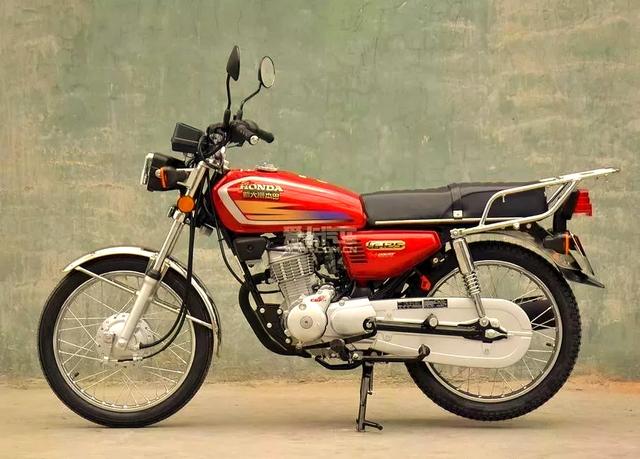 九十年代的风里，总混着摩托的轰鸣——比现在的跑车更炸街的存在