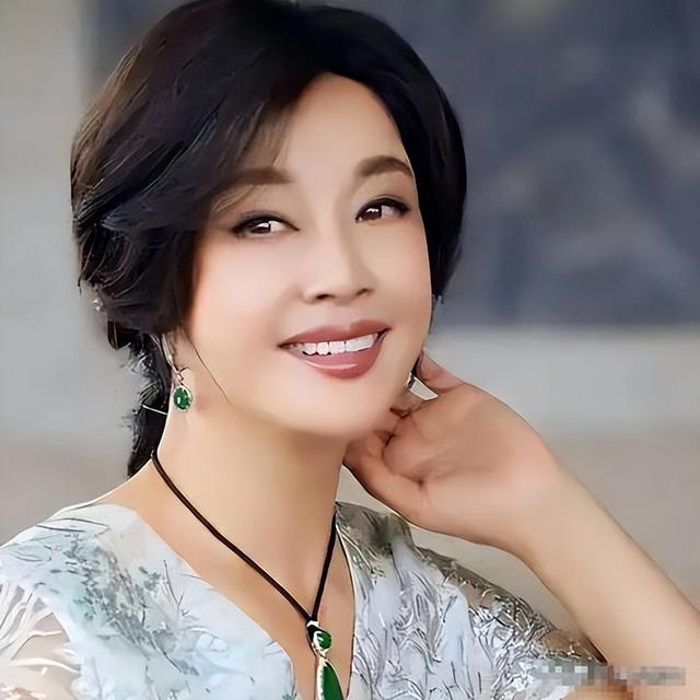 钱再多有什么用？75岁的“风流妖精”刘晓庆，已经走上另一条道路