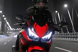 本田CBR400R直降一万一千块！从42000到30980都经历了什么？图片