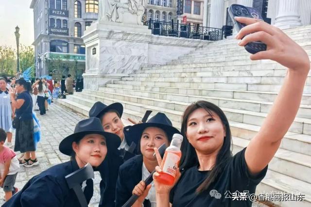 仅216天落地德州的“NPC”小镇，如何让游客留下来“演戏”？
