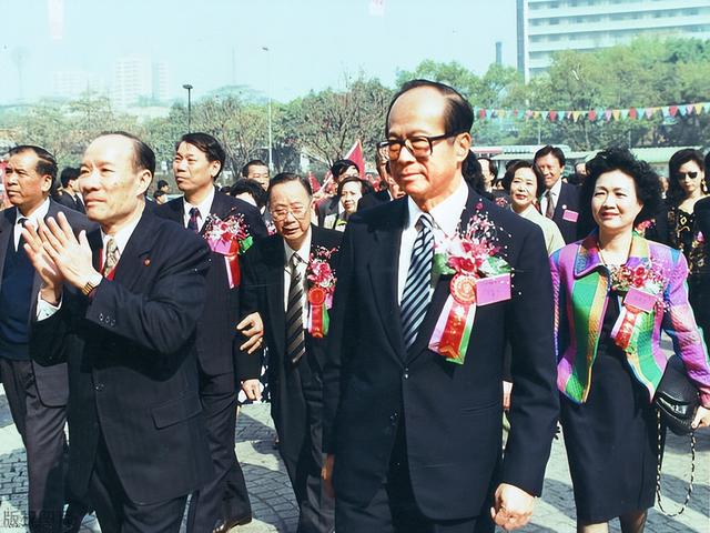 2909亿身价也没用！97岁李嘉诚油尽灯枯，最担心的是两个60岁儿子