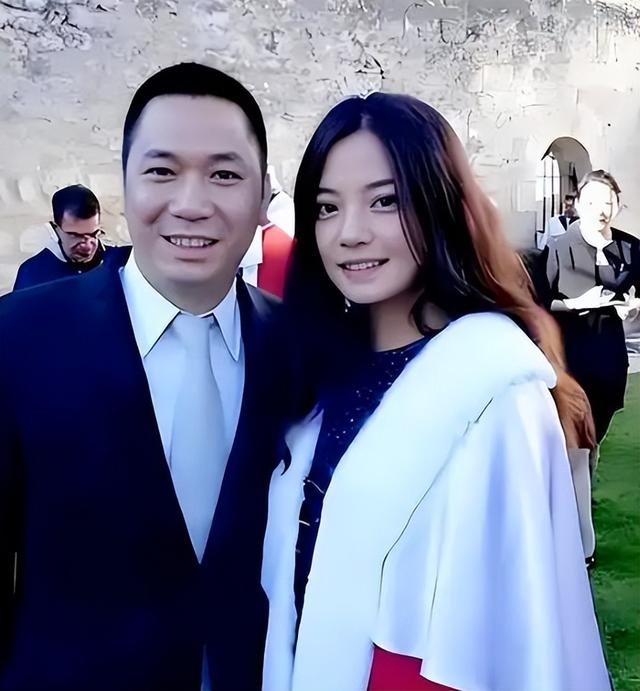 婚姻事业全无	，消失4年后，49岁赵薇再曝近况，胃癌传闻真相曝光