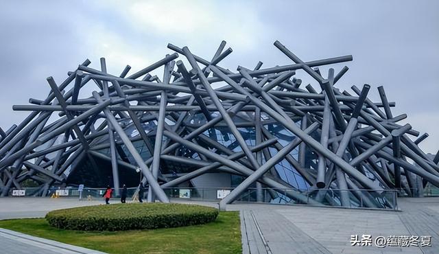 中国五大奇葩建筑：巨型“佛跳墙”一天就被拆除，柳州大夜壶上榜